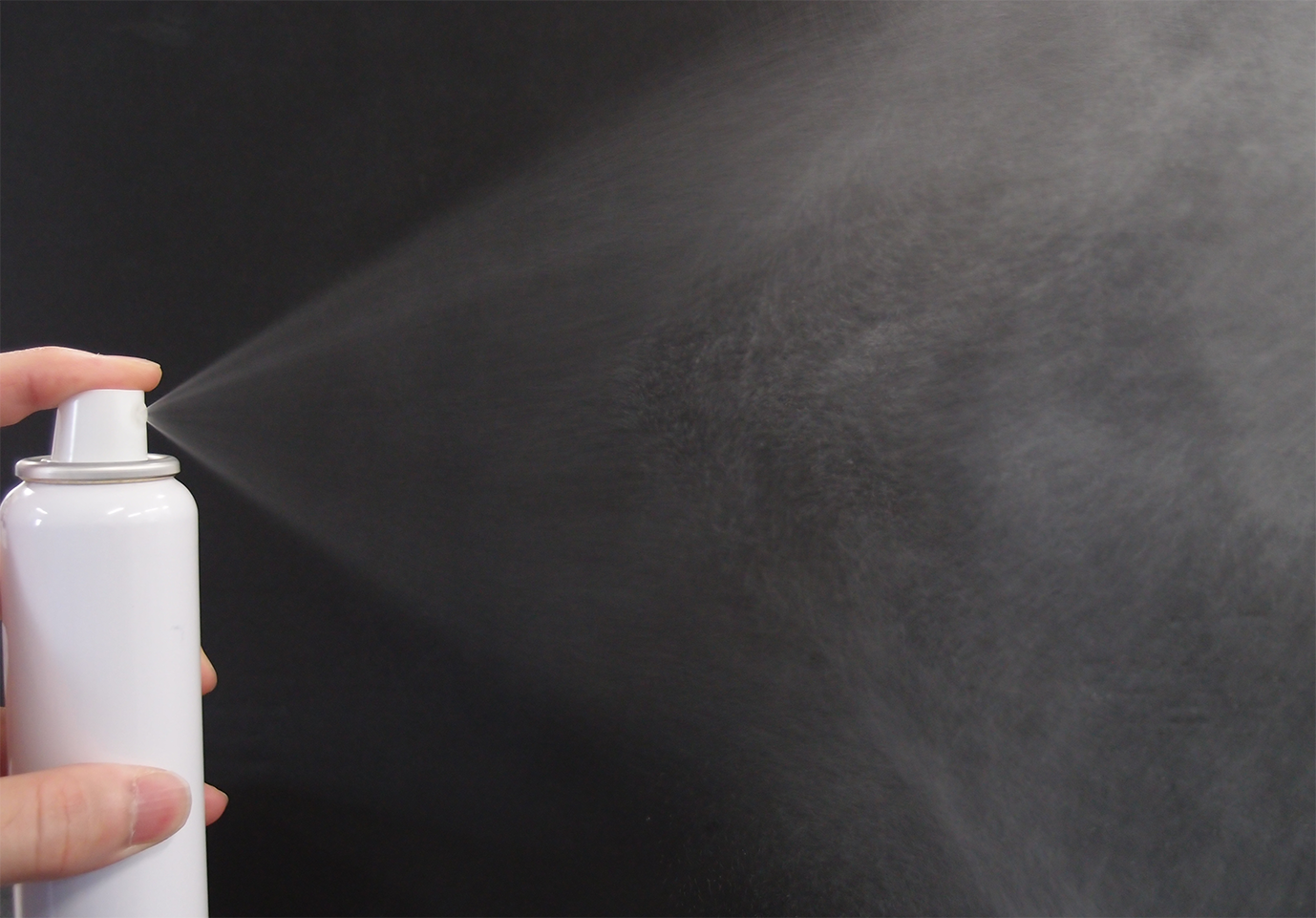 セルロースナノファイバーを添加した本スプレー剤の噴霧の様子